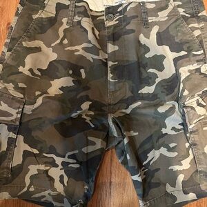 Old Navy lived in Cargo shorts.